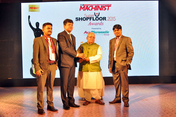 Shri Sudhir Mishra, CEO & MD, BrahMos Aerospace honoured with The First Machinist Super CEO of the Year-2015 Award