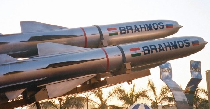 Parrikar meets Vietnamese Defence Minister; discusses possible sale of BRAHMOS